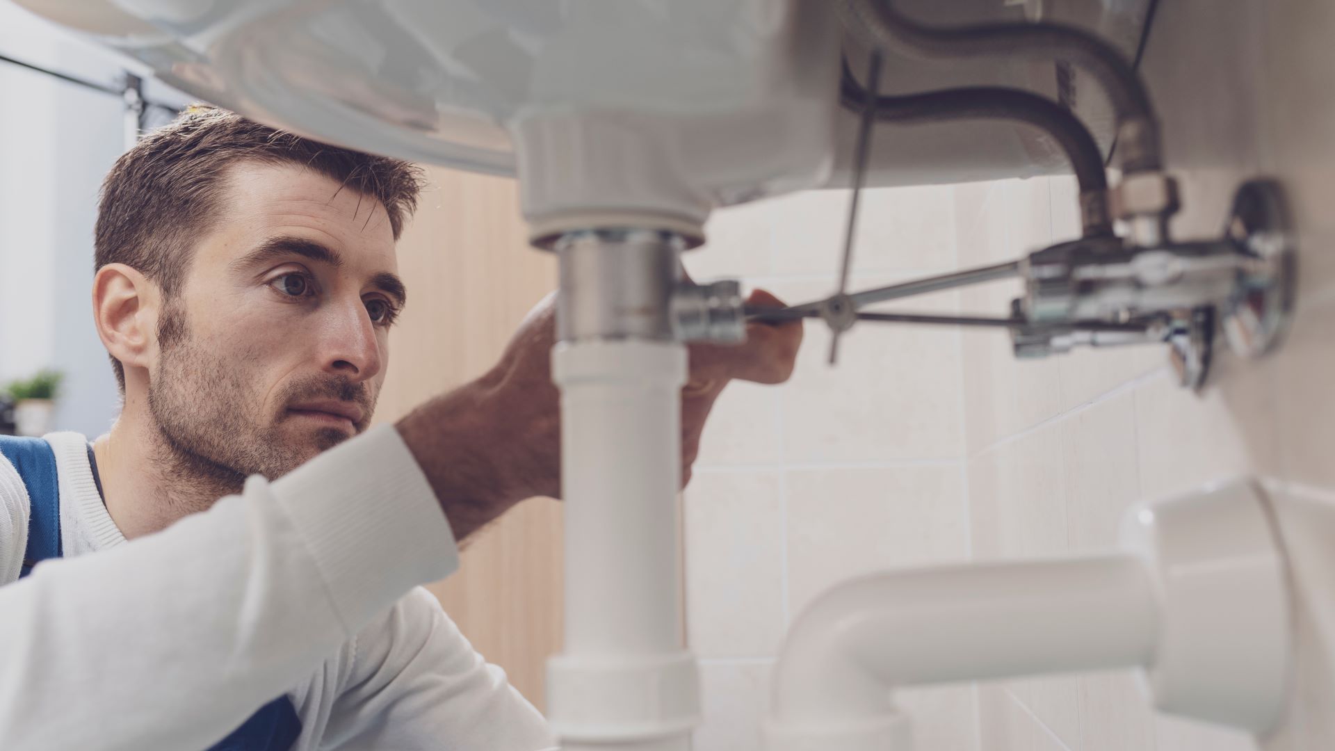 Kitchen sink plumbing